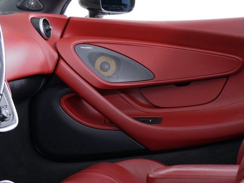 Used 2019 McLaren 570S Spider RWD image 24