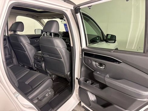 Used 2024 Honda Pilot Touring image 37