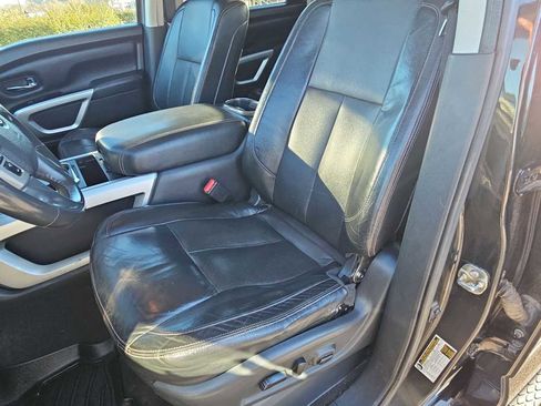 Used 2017 Nissan Titan SL image 17