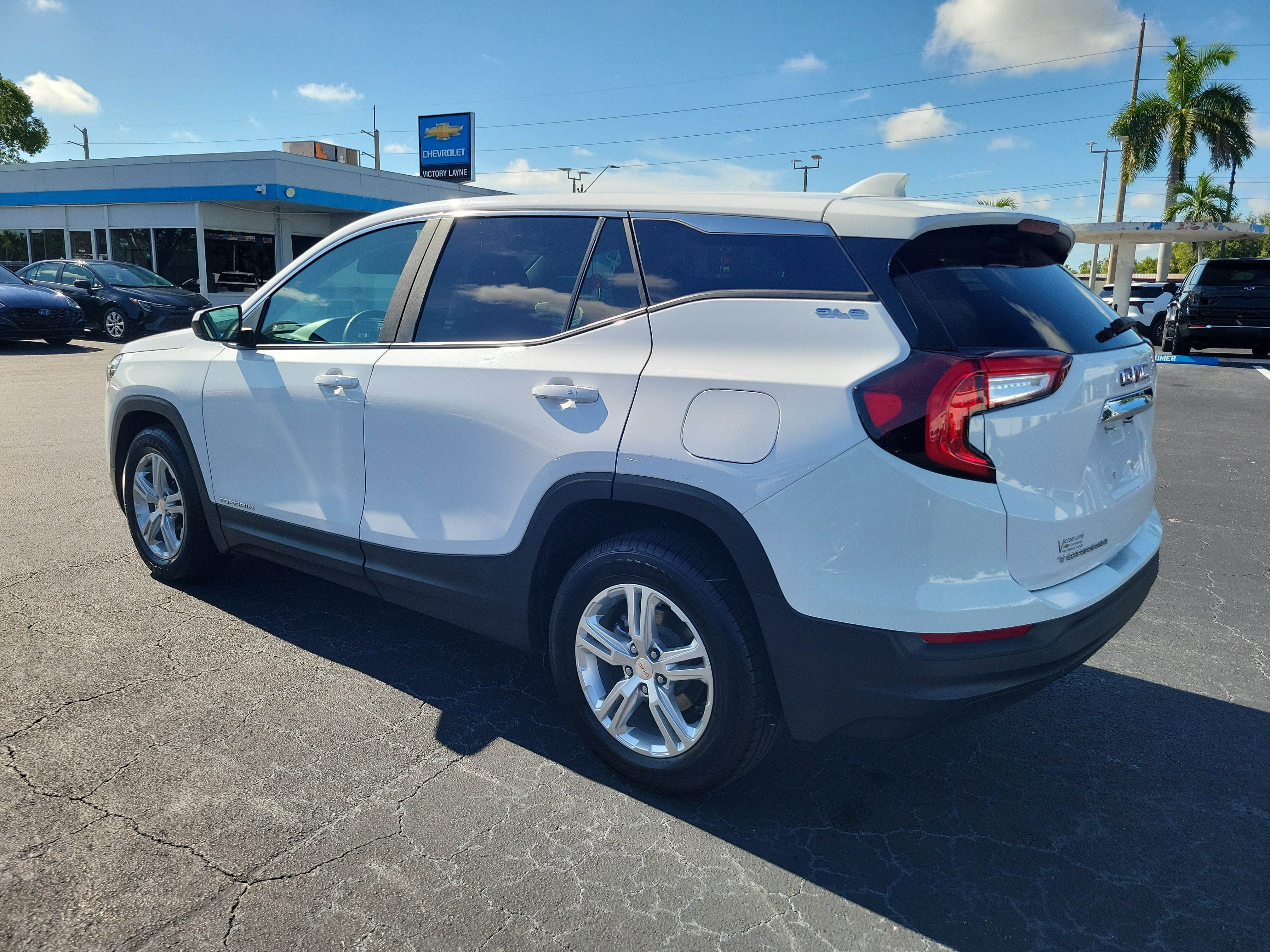 Used 2024 GMC Terrain SLE FWD image 3