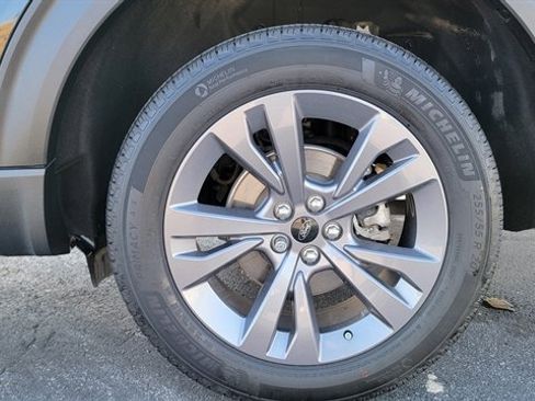 Used 2025 Ford Explorer Active w/ Active Comfort Package image 16