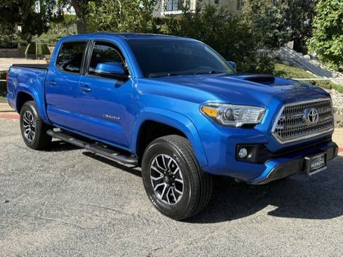 Used 2016 Toyota Tacoma 4x4 Double Cab image 1