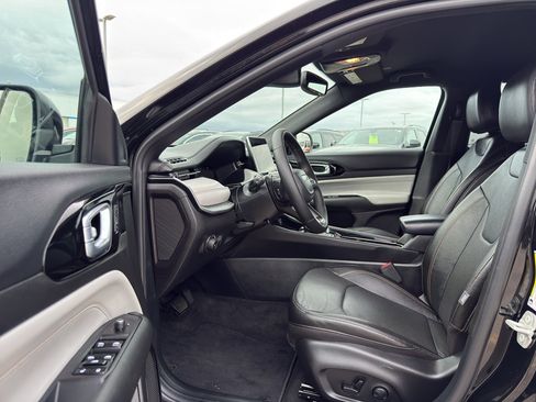 Used 2024 Jeep Compass Limited w/ Elite Group image 11