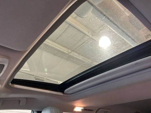 Used 2025 Toyota Sienna XLE FWD image 25