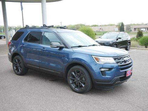 Certified 2018 Ford Explorer XLT w/ Equipment Group 202A AWD/4WD image 3