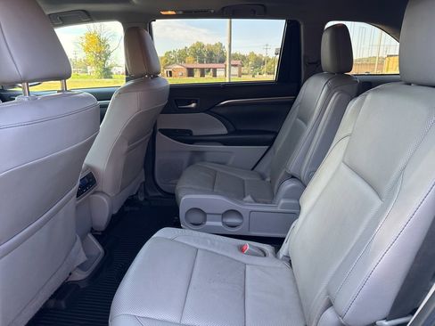 Used 2019 Toyota Highlander Limited image 26