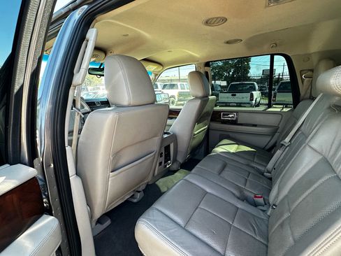 Used 2012 Lincoln Navigator 2WD image 43