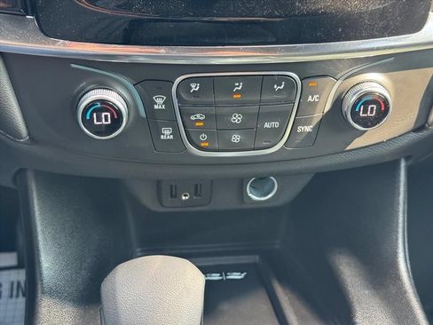 Used 2023 Chevrolet Traverse LT FWD image 22