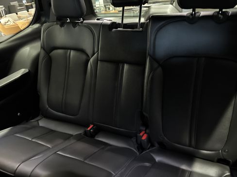 New 2025 Jeep Wagoneer w/ Convenience Group I image 27