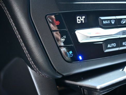 Used 2020 Ford Explorer Platinum w/ Premium Technology Package AWD/4WD image 35
