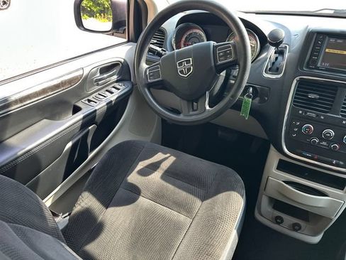 Used 2019 Dodge Grand Caravan SE FWD image 20