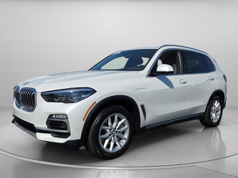 Used 2021 BMW X5 xDrive45e w/ Parking Assistance Package image 2