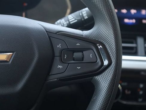 Used 2025 Chevrolet Trax LT FWD image 13