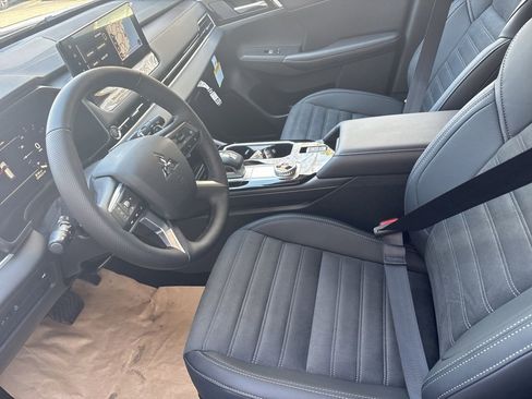 New 2026 Mitsubishi Outlander FWD image 14