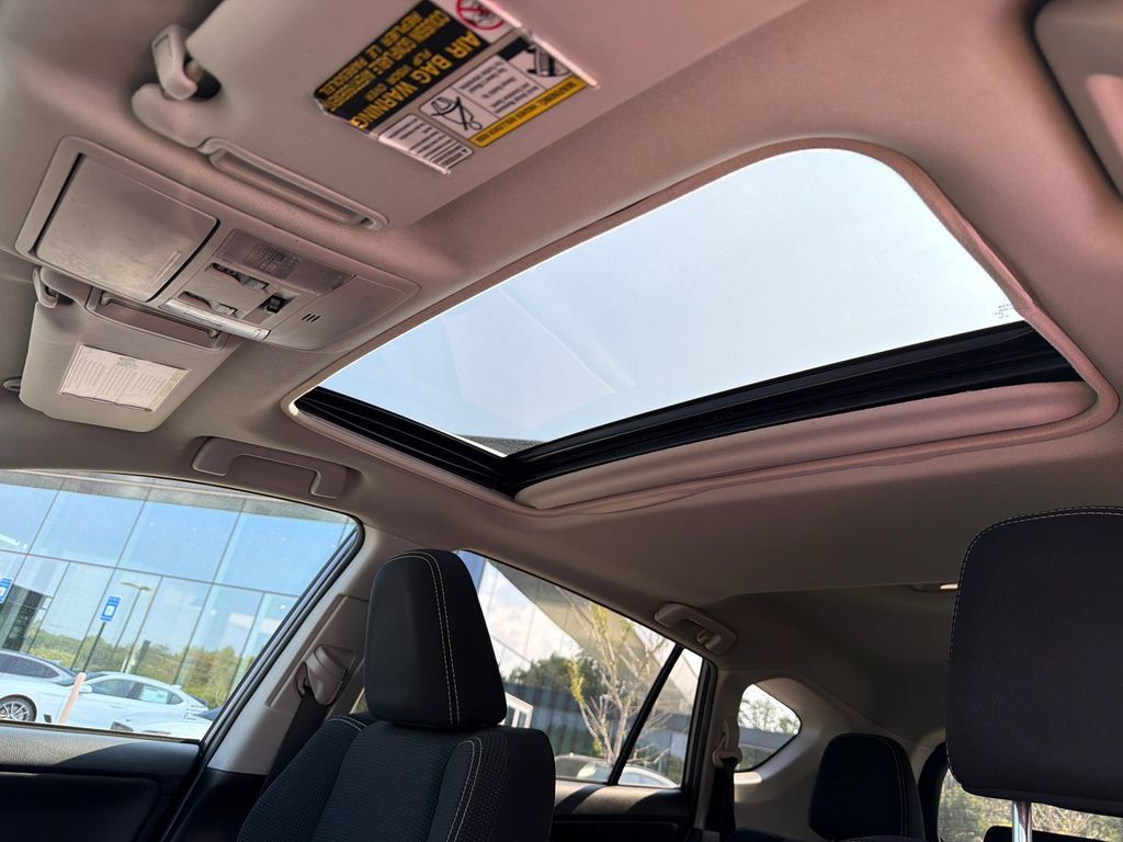 Used 2016 Toyota RAV4 XLE AWD/4WD image 35