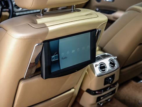 Used 2017 Rolls-Royce Ghost RWD image 94