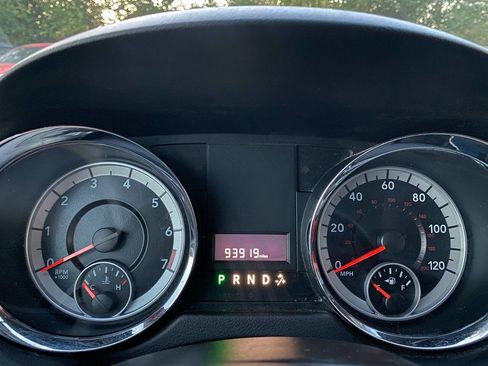 Used 2014 Dodge Grand Caravan American Value Package FWD image 17