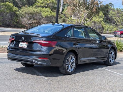Used 2024 Volkswagen Jetta SE FWD image 12