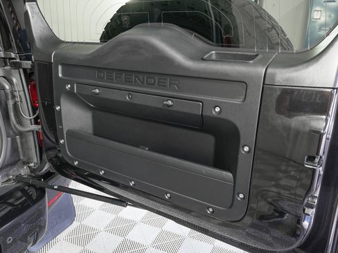 Used 2020 Land Rover Defender 110 HSE image 11