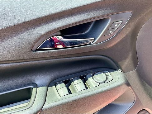 Used 2020 Chevrolet Equinox LT FWD image 12