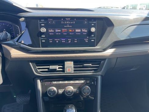 Used 2022 Volkswagen Taos SEL image 16