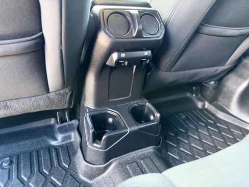 Used 2019 Jeep Wrangler Unlimited Sport AWD/4WD image 20