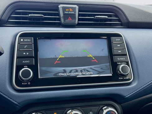 Used 2023 Nissan Versa SV image 10