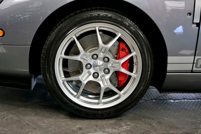 Used 2006 Ford GT RWD image 15
