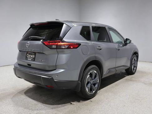 Used 2024 Nissan Rogue SV AWD/4WD image 2