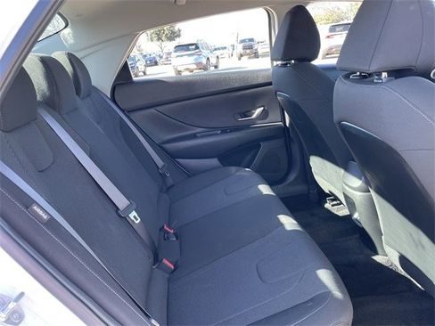 Used 2024 Hyundai Elantra SE image 25