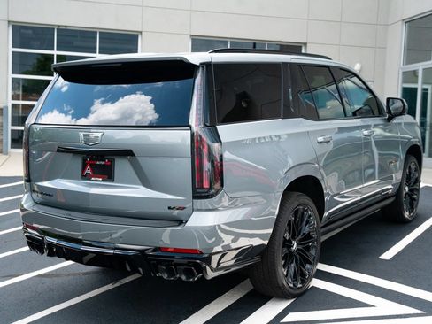 Used 2025 Cadillac Escalade V w/ LPO, ONYX Package AWD/4WD image 10
