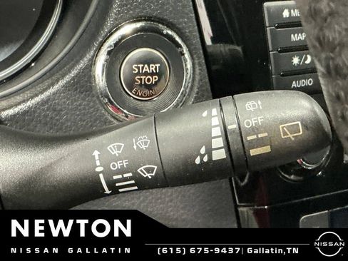 Used 2018 Nissan Rogue SV w/ Premium Package FWD image 29