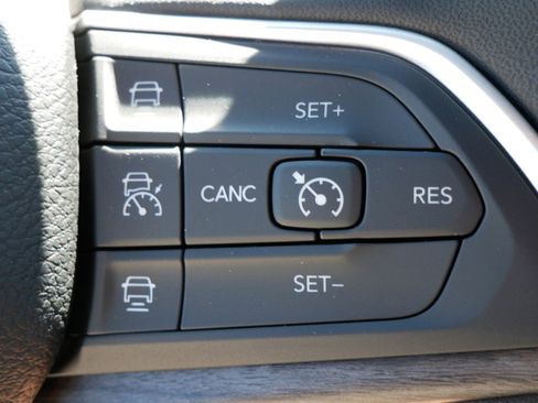 New 2025 Jeep Grand Cherokee Limited w/ Luxury Tech Group II image 15