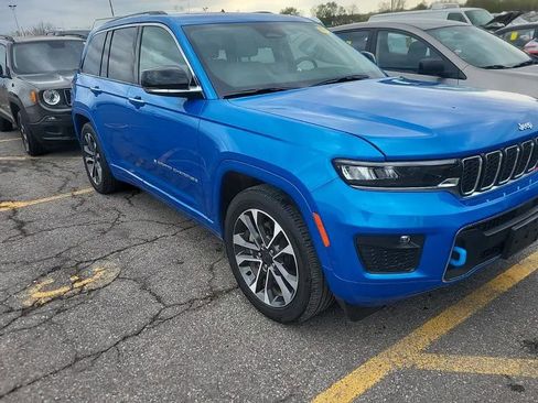 Used 2022 Jeep Grand Cherokee Overland AWD/4WD image 3