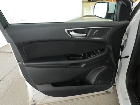Used 2018 Ford Edge SEL FWD image 8