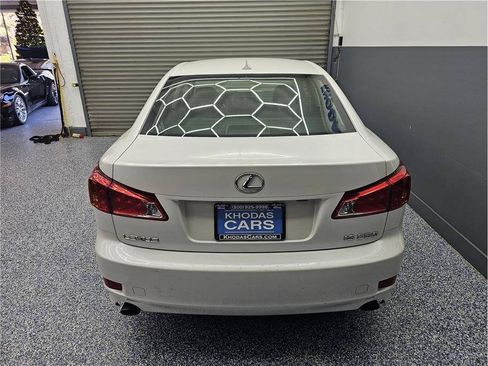 Used 2010 Lexus IS 250 w/ Premium Pkg Value Edition RWD image 4