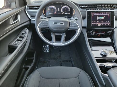 Certified 2023 Jeep Grand Cherokee L Laredo image 32