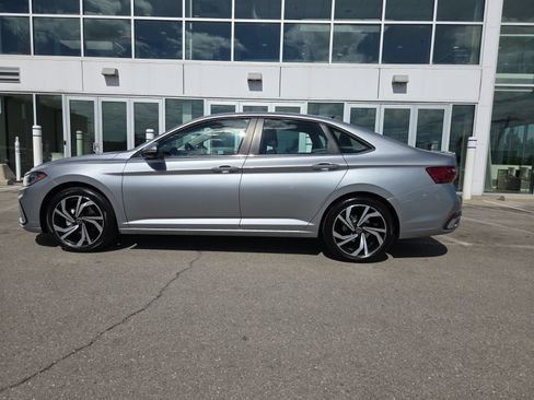 Certified 2025 Volkswagen Jetta SEL FWD image 9