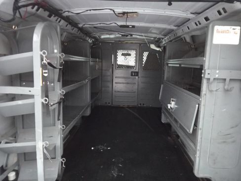 Used 2017 GMC Savana 2500 image 9