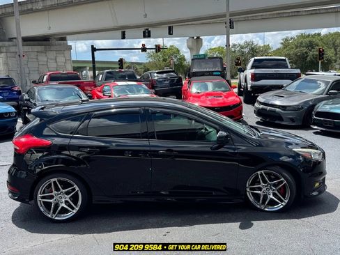 Used 2018 Ford Focus ST FWD image 7