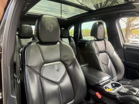 Used 2017 Porsche Cayenne Platinum Edition image 15