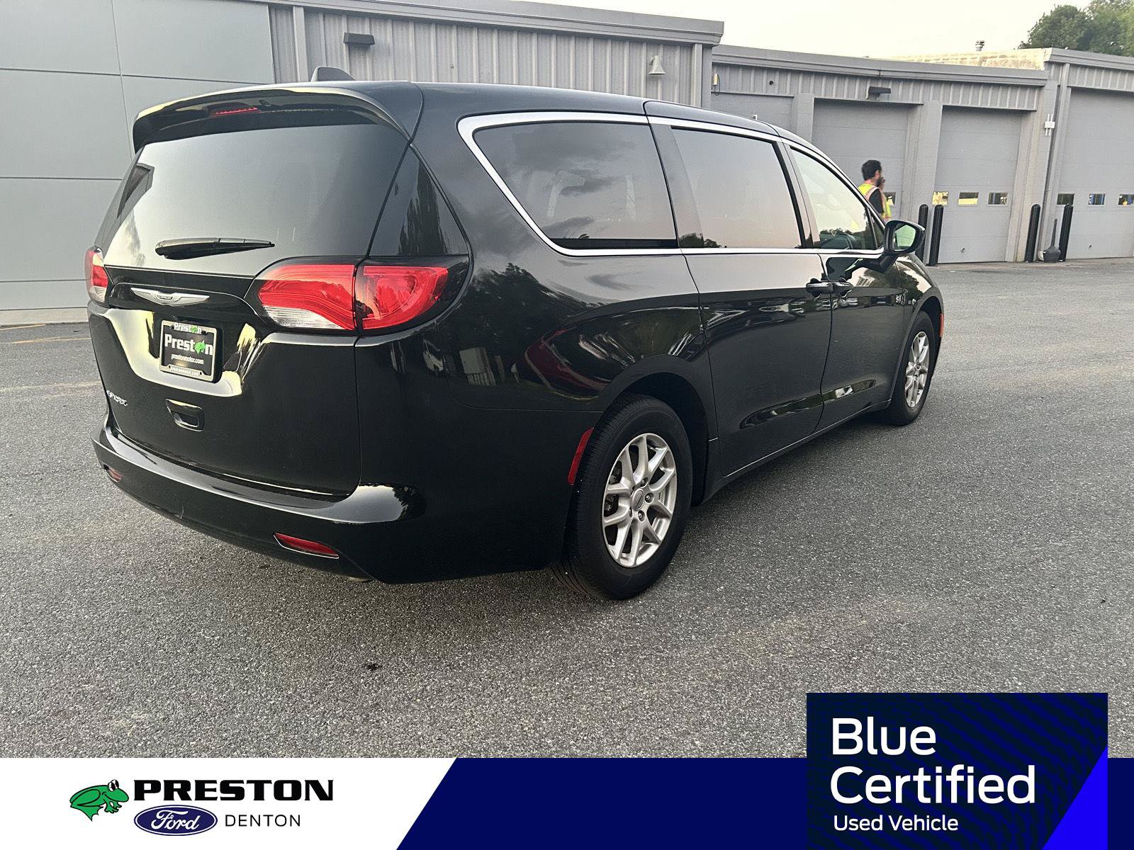 Used 2024 Chrysler Voyager LX FWD image 8