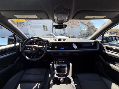 Used 2024 Porsche Cayenne Coupe image 8