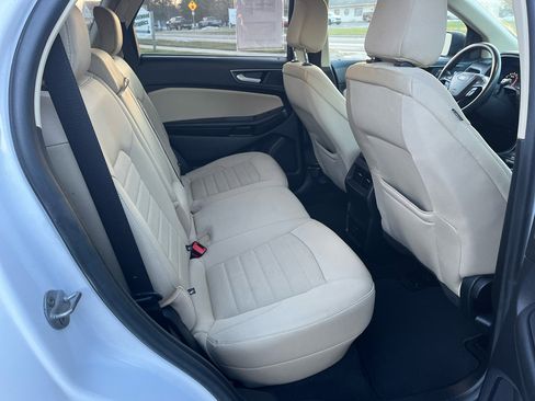 Used 2020 Ford Edge SE image 18