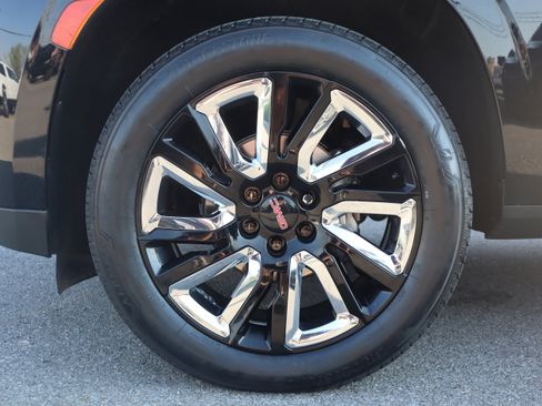 Used 2021 GMC Yukon Denali w/ Denali Premium Package image 11