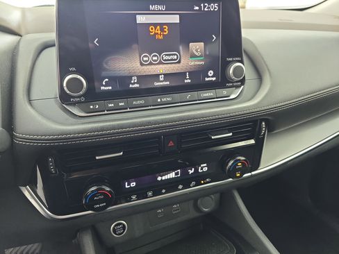Used 2022 Nissan Rogue SV FWD image 19