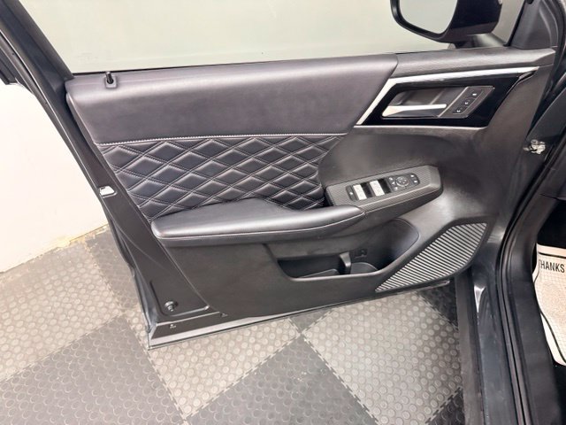 Used 2025 Mitsubishi Outlander 4WD Plug-In Hybrid image 18