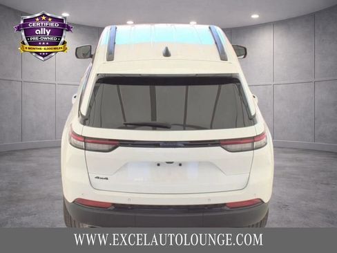 Used 2025 Jeep Grand Cherokee Altitude AWD/4WD image 5