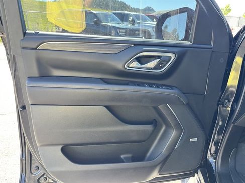 Used 2023 GMC Yukon XL SLT AWD/4WD image 15