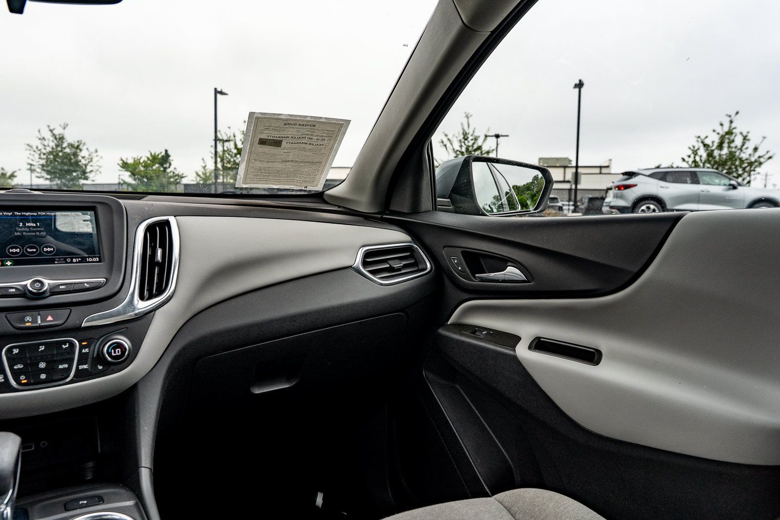 Used 2024 Chevrolet Equinox LT w/ Driver Convenience Package FWD image 29